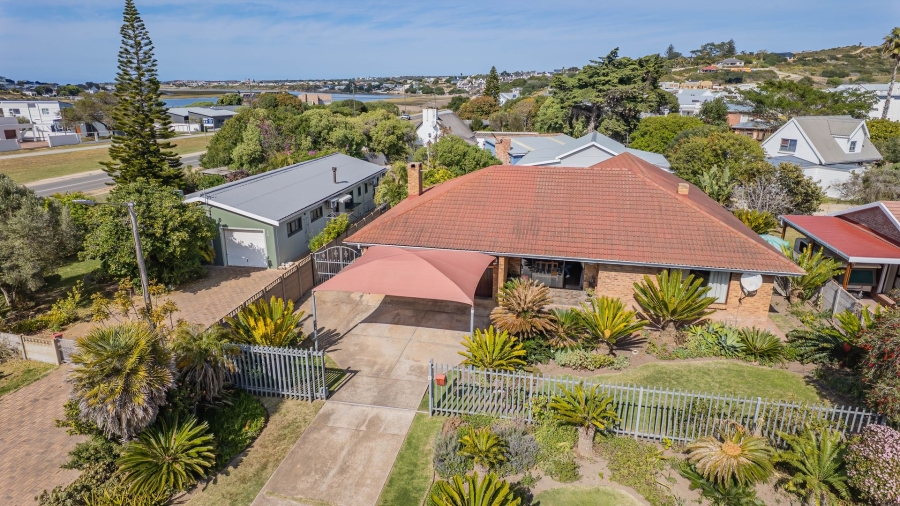 4 Bedroom Property for Sale in Stilbaai Wes Western Cape